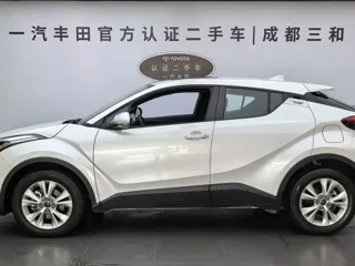 Toyota IZOA 2023 купить из Китая, цена 1 790 000 ₽ — Suifenhe Auto