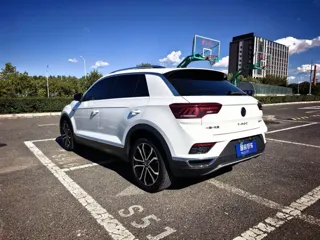 Volkswagen T-ROC 2022 купить из Китая, цена 1 704 000 ₽ — Suifenhe Auto