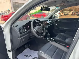 Volkswagen T-ROC 2020 купить из Китая, цена 1 754 000 ₽ — Suifenhe Auto