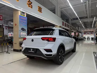 Volkswagen T-ROC 2023 купить из Китая, цена 1 779 000 ₽ — Suifenhe Auto