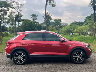 Volkswagen T-ROC 2020 купить из Китая, цена 1 517 000 ₽ — Suifenhe Auto