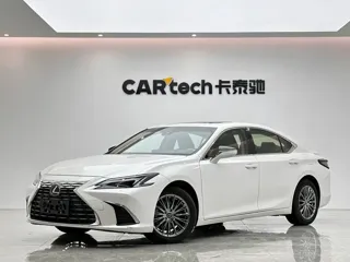Lexus ES 2025