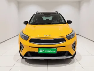 Kia Stonic 2022 купить из Китая, цена 1 343 000 ₽ — Suifenhe Auto