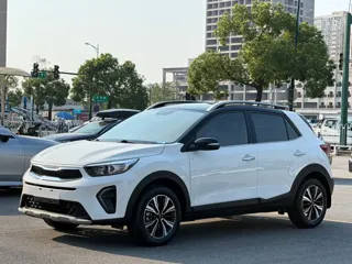 Kia Stonic 2023 купить из Китая, цена 1 440 000 ₽ — Suifenhe Auto