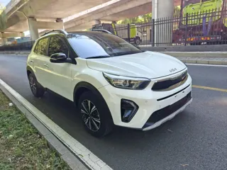 Kia Stonic 2022 купить из Китая, цена 1 298 000 ₽ — Suifenhe Auto