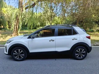 Kia Stonic 2022 купить из Китая, цена 1 298 000 ₽ — Suifenhe Auto