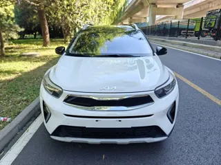 Kia Stonic 2022 купить из Китая, цена 1 298 000 ₽ — Suifenhe Auto