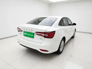 Roewe i5 2018 купить из Китая, цена 970 000 ₽ — Suifenhe Auto