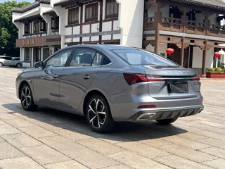 Roewe i5 2024 купить из Китая, цена 1 209 000 ₽ — Suifenhe Auto
