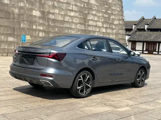 Roewe i5 2024 купить из Китая, цена 1 209 000 ₽ — Suifenhe Auto