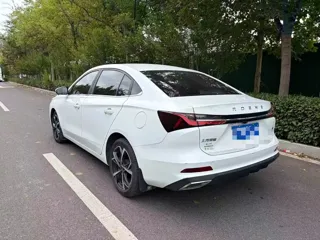 Roewe i5 2024 купить из Китая, цена 1 264 000 ₽ — Suifenhe Auto