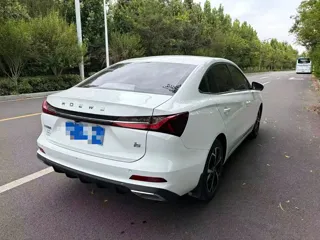 Roewe i5 2024 купить из Китая, цена 1 264 000 ₽ — Suifenhe Auto