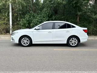 Roewe i5 2019 купить из Китая, цена 1 067 000 ₽ — Suifenhe Auto