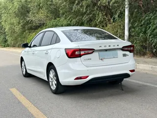 Roewe i5 2019 купить из Китая, цена 1 067 000 ₽ — Suifenhe Auto