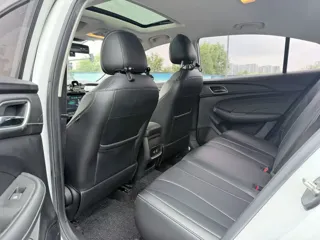 Roewe i5 2021 купить из Китая, цена 1 149 000 ₽ — Suifenhe Auto