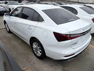 Roewe i5 2025 купить из Китая, цена 1 264 000 ₽ — Suifenhe Auto