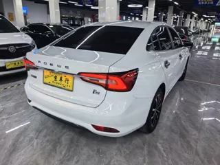 Roewe i5 2020 купить из Китая, цена 1 125 000 ₽ — Suifenhe Auto