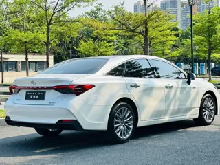 Toyota Avalon 2026 купить из Китая, цена 4 411 000 ₽ — Suifenhe Auto