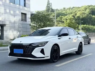 Dongfeng Aeolus Yixuan 2021 купить из Китая, цена 1 142 000 ₽ — Suifenhe Auto