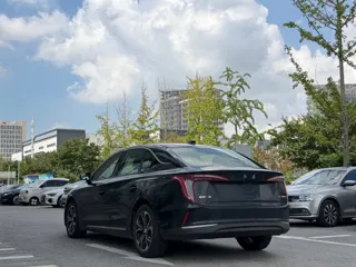 Hongqi E-QM5 2024 купить из Китая, цена 1 728 000 ₽ — Suifenhe Auto
