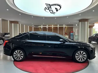 Hongqi E-QM5 2023 купить из Китая, цена 3 479 000 ₽ — Suifenhe Auto
