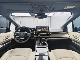 Toyota SIENNA 2024 купить из Китая, цена 7 680 000 ₽ — Suifenhe Auto