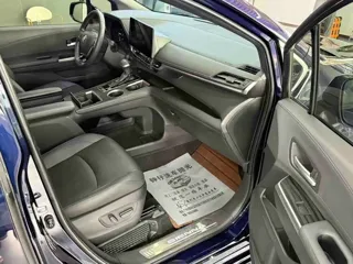 Toyota SIENNA 2024 купить из Китая, цена 7 312 000 ₽ — Suifenhe Auto