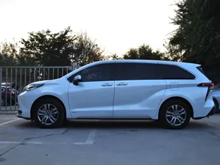 Toyota SIENNA 2024 купить из Китая, цена 7 934 000 ₽ — Suifenhe Auto