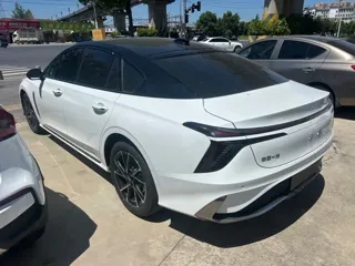 Hongqi H6 2024 купить из Китая, цена 3 328 000 ₽ — Suifenhe Auto