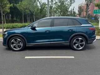 Audi Q5 e-tron 2022 купить из Китая, цена 4 454 000 ₽ — Suifenhe Auto