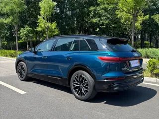Audi Q5 e-tron 2023 купить из Китая, цена 4 454 000 ₽ — Suifenhe Auto