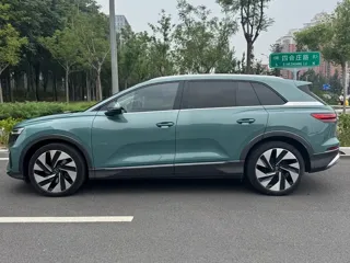 Audi Q5 e-tron 2023 купить из Китая, цена 5 225 000 ₽ — Suifenhe Auto