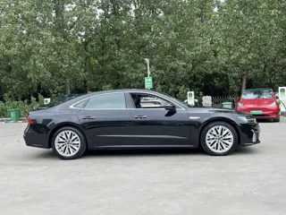 Audi A7L 2024 купить из Китая, цена 5 922 000 ₽ — Suifenhe Auto