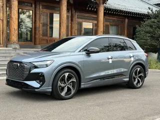 Audi Q4 e-tron 2024