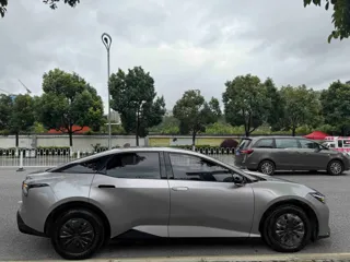 Toyota bZ3 2023 купить из Китая, цена 3 261 000 ₽ — Suifenhe Auto