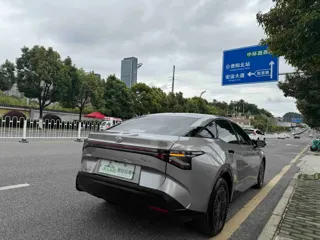 Toyota bZ3 2023 купить из Китая, цена 3 261 000 ₽ — Suifenhe Auto