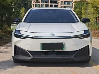 Toyota bZ3 2023 купить из Китая, цена 3 112 000 ₽ — Suifenhe Auto