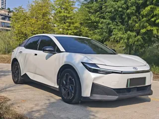 Toyota bZ3 2023 купить из Китая, цена 3 112 000 ₽ — Suifenhe Auto