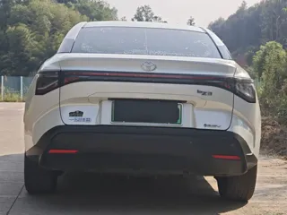 Toyota bZ3 2023 купить из Китая, цена 3 112 000 ₽ — Suifenhe Auto