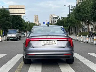 Hongqi H5 PHEV 2025 купить из Китая, цена 3 441 000 ₽ — Suifenhe Auto