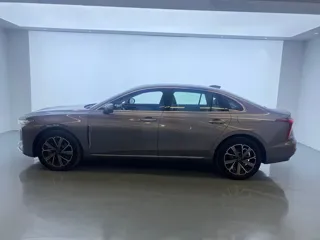 Hongqi H5 PHEV 2025 купить из Китая, цена 3 594 000 ₽ — Suifenhe Auto