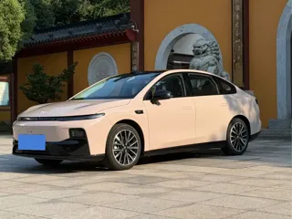 Leapmotor B01 2025 купить из Китая, цена 2 451 000 ₽ — Suifenhe Auto