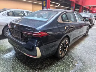 BMW 5 Series 2026 купить из Китая, цена 8 029 000 ₽ — Suifenhe Auto