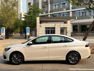 Peugeot 308 2019 купить из Китая, цена 1 042 000 ₽ — Suifenhe Auto