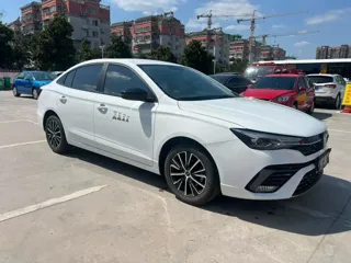Roewe i5 2022 купить из Китая, цена 822 000 ₽ — Suifenhe Auto