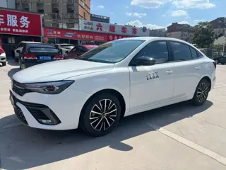 Roewe i5 2022 купить из Китая, цена 822 000 ₽ — Suifenhe Auto