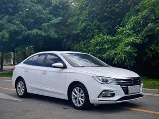 Roewe i5 2021 купить из Китая, цена 1 096 000 ₽ — Suifenhe Auto
