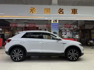Volkswagen T-ROC 2022 купить из Китая, цена 1 858 000 ₽ — Suifenhe Auto