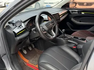 Roewe i5 2022 купить из Китая, цена 903 000 ₽ — Suifenhe Auto