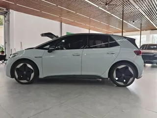 Volkswagen ID.3 2024 купить из Китая, цена 1 768 000 ₽ — Suifenhe Auto